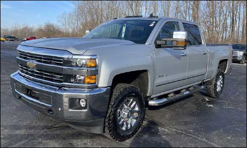 An image of a classic body style 2019 Chevrolet Silverado HD truck