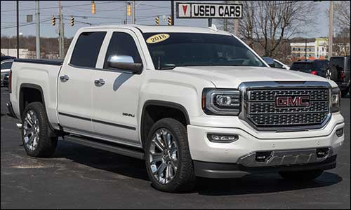 An image of a classic body style 2019 GMC Sierra 1500 truck